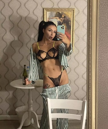 Анкета проститутки Каролина - Фото 1, Улахан-Кюёль, 23 года, №2421